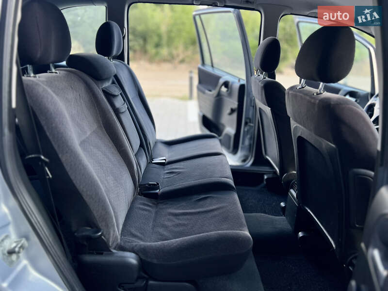 Минивэн Opel Zafira 2002 в Ивано-Франковске