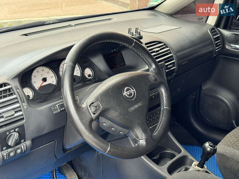 Минивэн Opel Zafira 2005 в Киеве