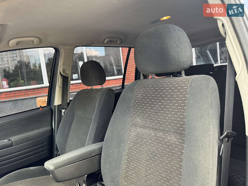 Минивэн Opel Zafira 2005 в Киеве