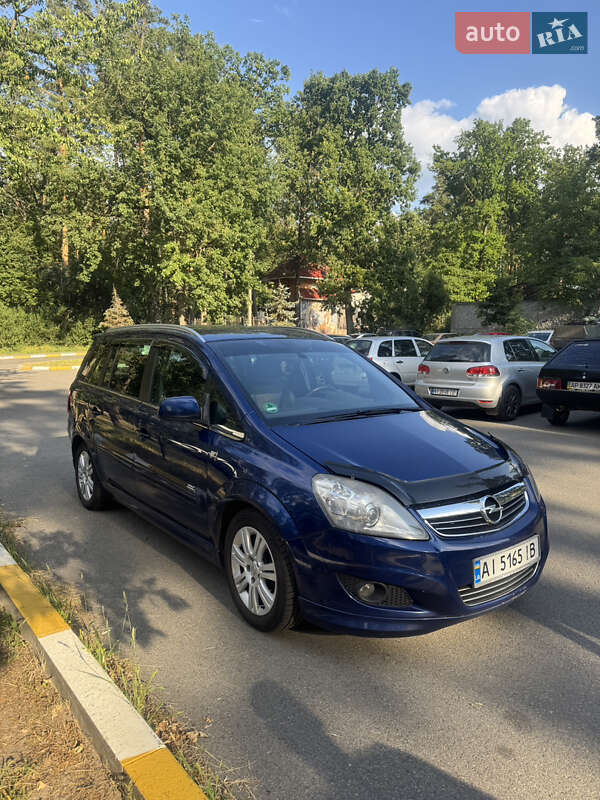 Минивэн Opel Zafira 2009 в 