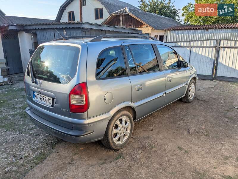 Opel Zafira 2004