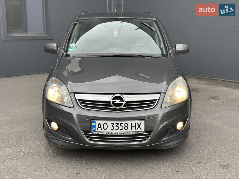 Минивэн Opel Zafira 2009 в Киеве