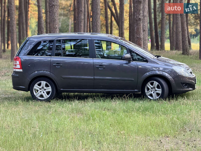 Минивэн Opel Zafira 2010 в Сумах