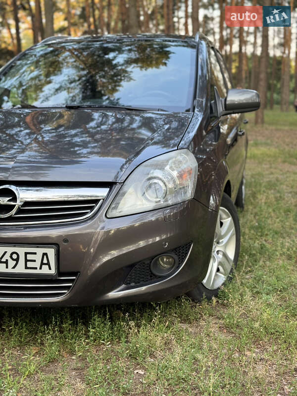 Минивэн Opel Zafira 2010 в Сумах
