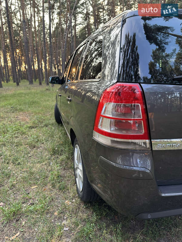 Минивэн Opel Zafira 2010 в Сумах