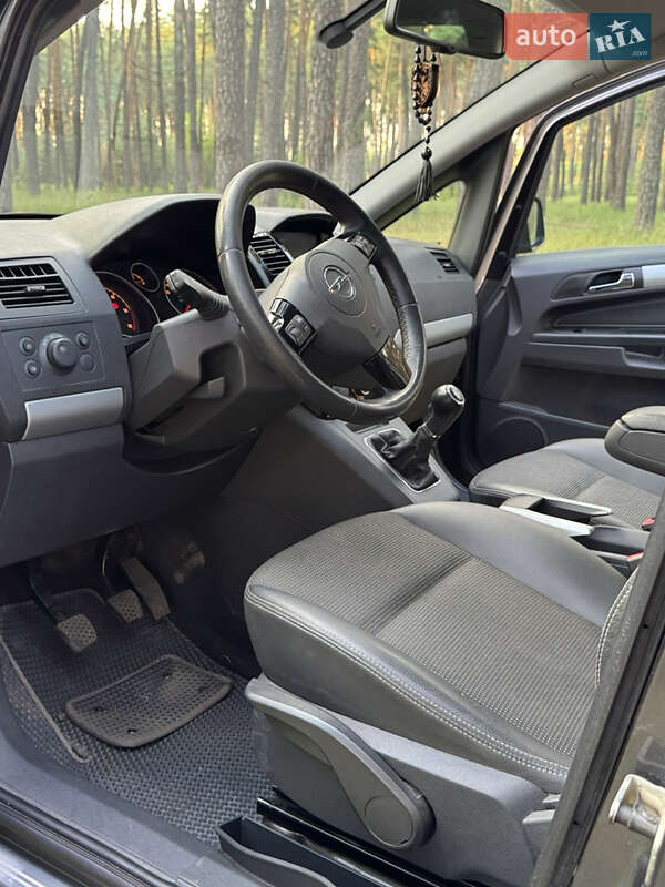 Минивэн Opel Zafira 2010 в Сумах