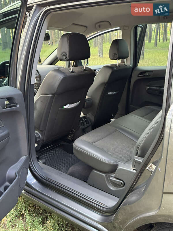 Минивэн Opel Zafira 2010 в Сумах