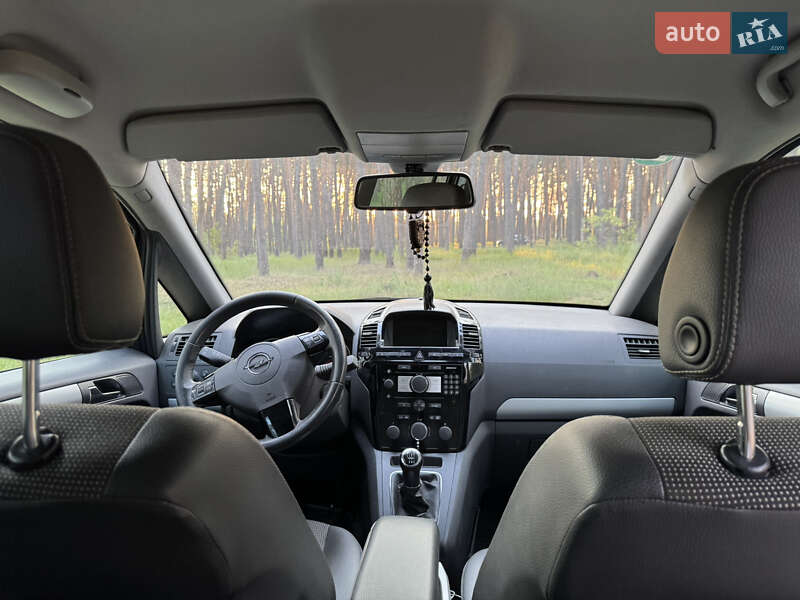 Минивэн Opel Zafira 2010 в Сумах