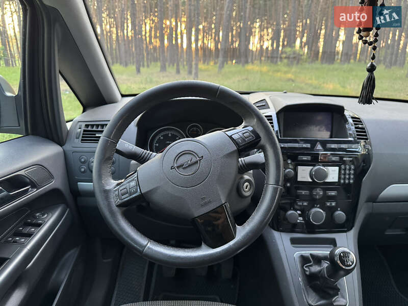 Минивэн Opel Zafira 2010 в Сумах
