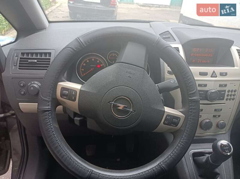 Минивэн Opel Zafira 2008 в Ракитном
