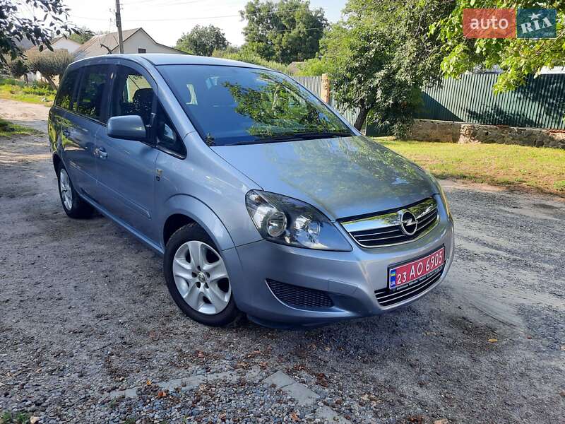 Минивэн Opel Zafira 2010 в Полтаве