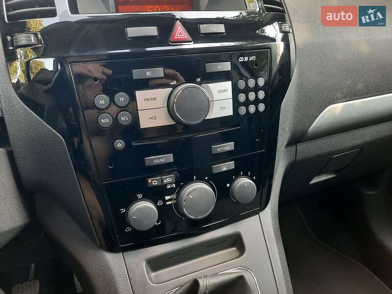 Минивэн Opel Zafira 2010 в Полтаве
