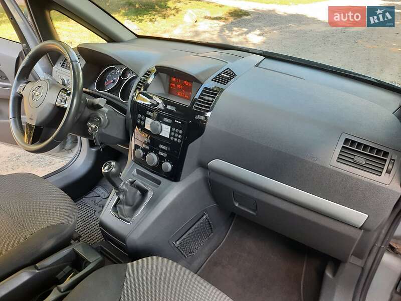 Минивэн Opel Zafira 2010 в Полтаве
