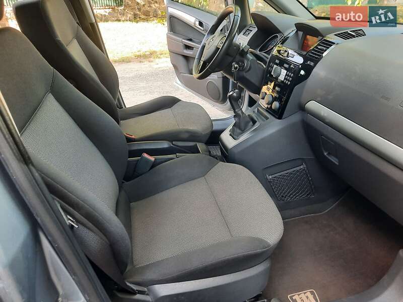Минивэн Opel Zafira 2010 в Полтаве
