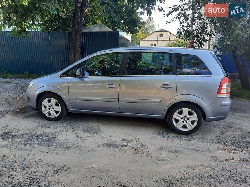 Минивэн Opel Zafira 2010 в Полтаве