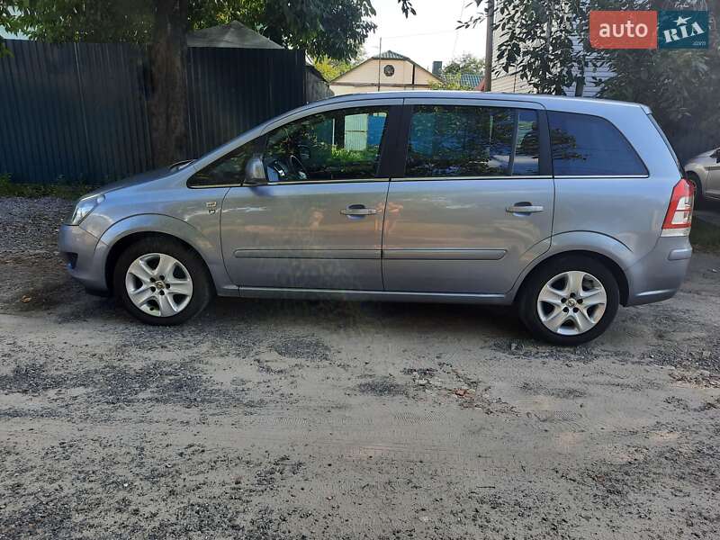 Минивэн Opel Zafira 2010 в Полтаве