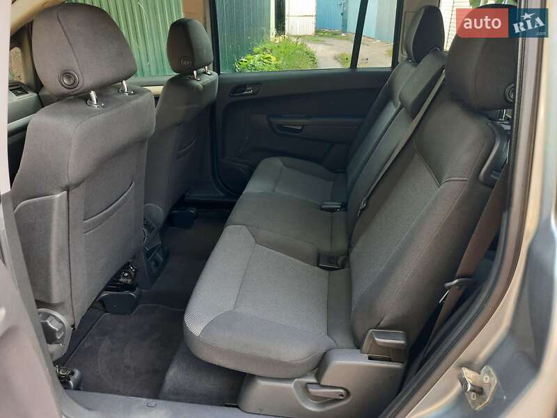 Минивэн Opel Zafira 2010 в Полтаве