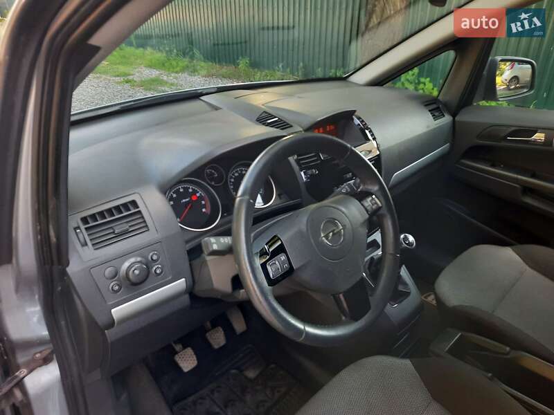 Минивэн Opel Zafira 2010 в Полтаве