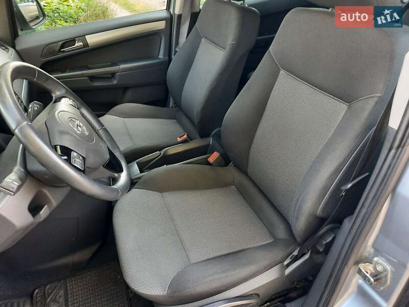 Минивэн Opel Zafira 2010 в Полтаве