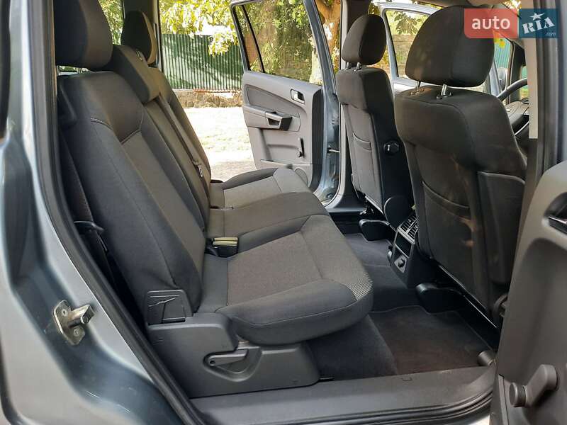 Минивэн Opel Zafira 2010 в Полтаве
