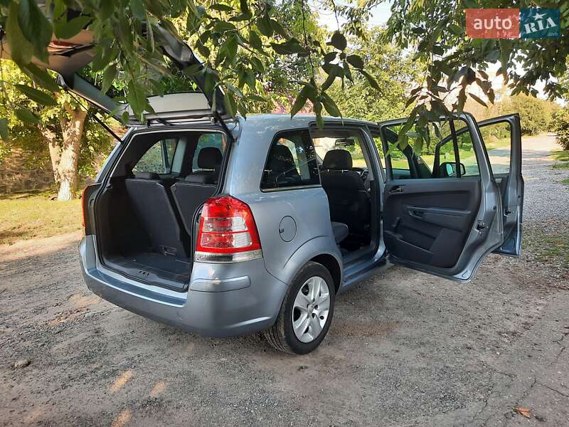 Минивэн Opel Zafira 2010 в Полтаве