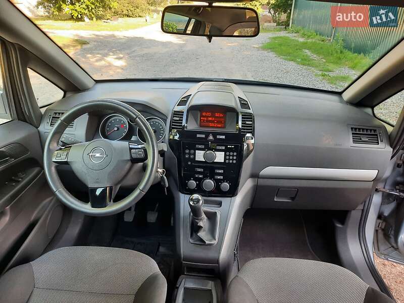 Минивэн Opel Zafira 2010 в Полтаве