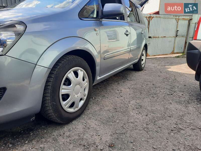 Минивэн Opel Zafira 2010 в Полтаве