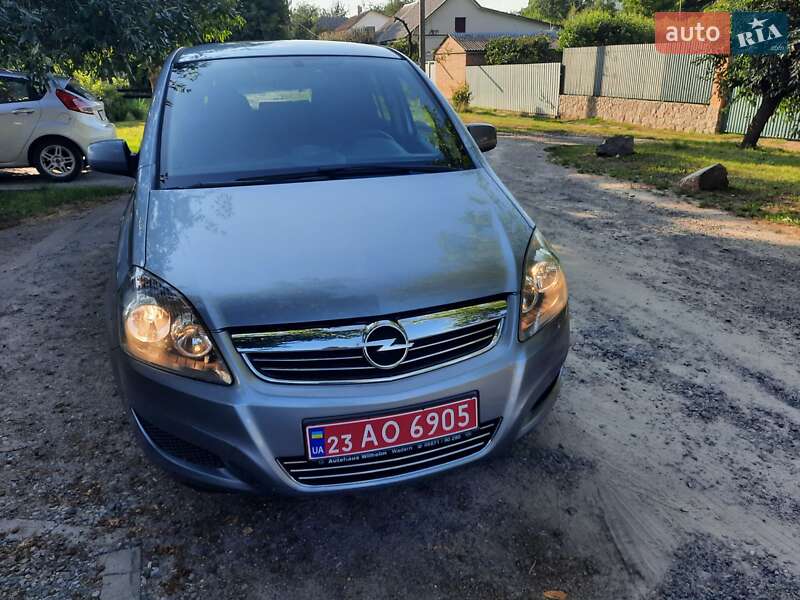 Минивэн Opel Zafira 2010 в Полтаве