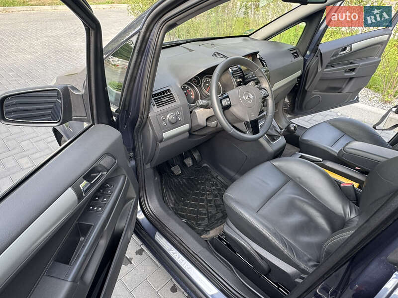 Минивэн Opel Zafira 2008 в Луцке