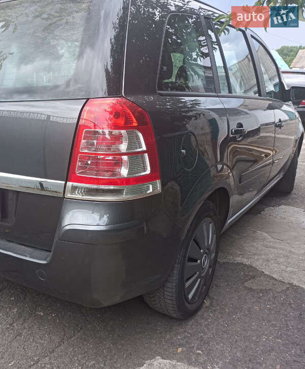 Минивэн Opel Zafira 2008 в Ракитном