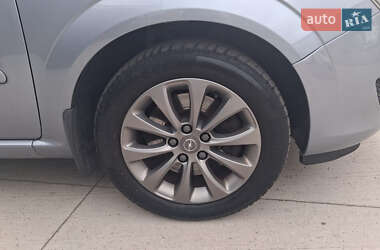 Минивэн Opel Zafira 2010 в 