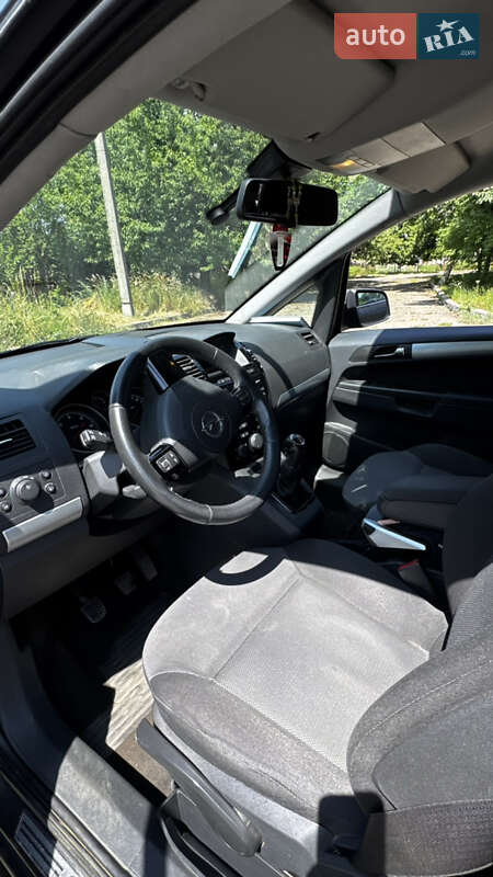 Минивэн Opel Zafira 2010 в Ужгороде