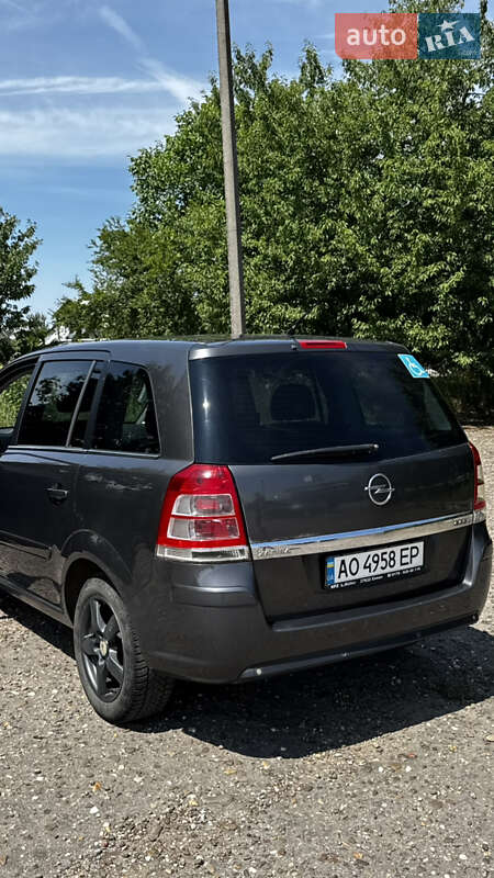 Минивэн Opel Zafira 2010 в Ужгороде