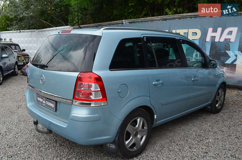 Минивэн Opel Zafira 2010 в Киеве