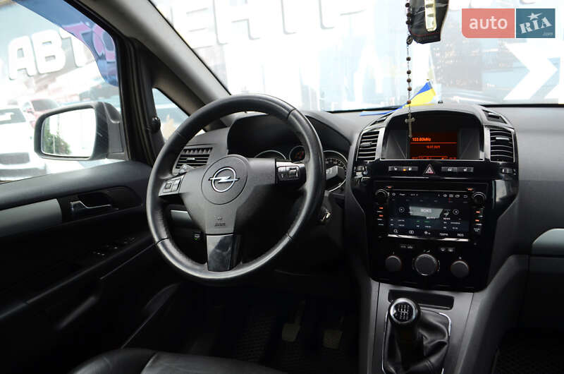 Минивэн Opel Zafira 2010 в Киеве