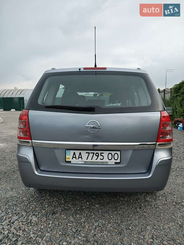 Мінівен Opel Zafira 2008 в Києві
