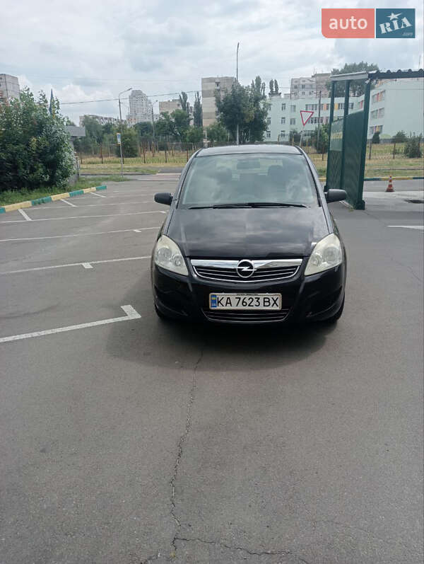 Минивэн Opel Zafira 2009 в Киеве