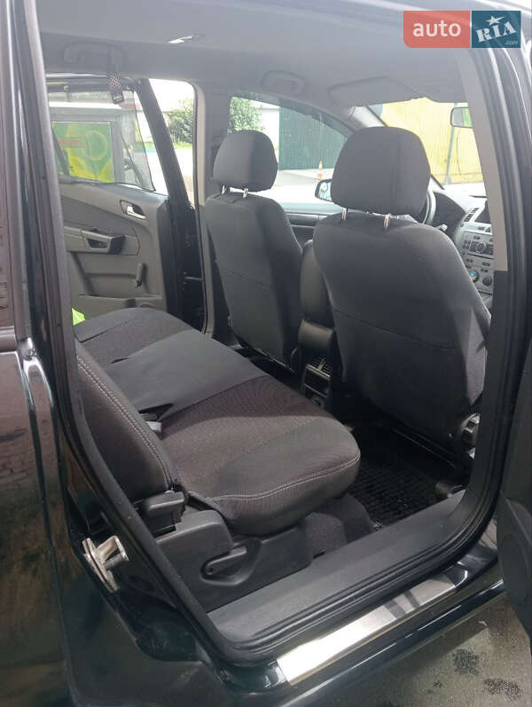 Минивэн Opel Zafira 2009 в Киеве