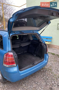 Минивэн Opel Zafira 2005 в 