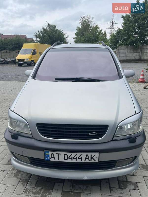 Минивэн Opel Zafira 2002 в Тысменице