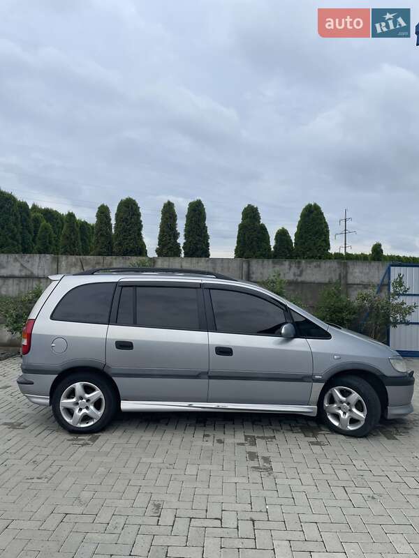 Минивэн Opel Zafira 2002 в Тысменице
