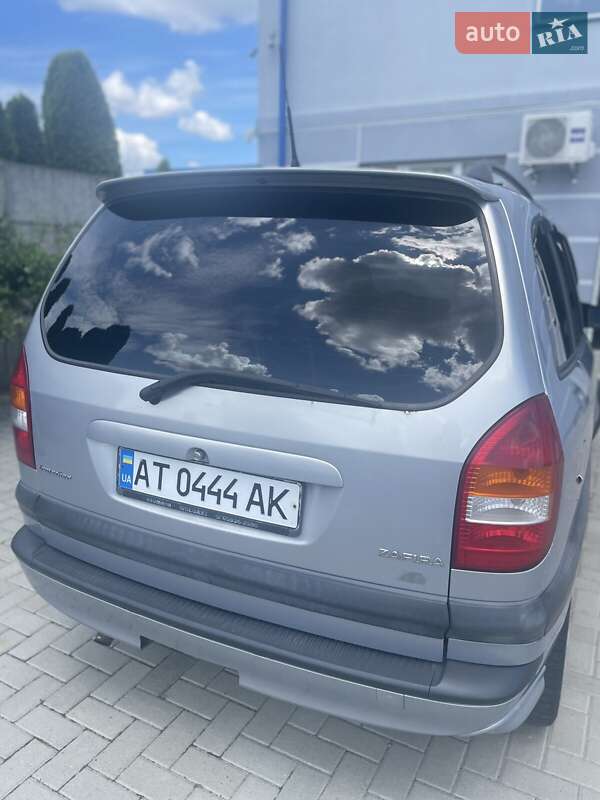 Минивэн Opel Zafira 2002 в Тысменице