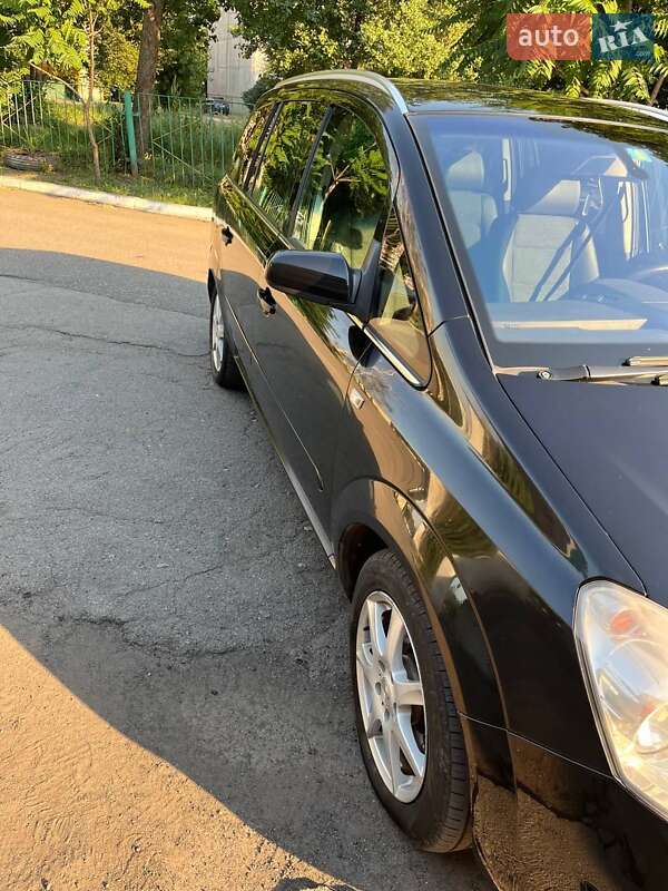 Минивэн Opel Zafira 2008 в Першотравенске