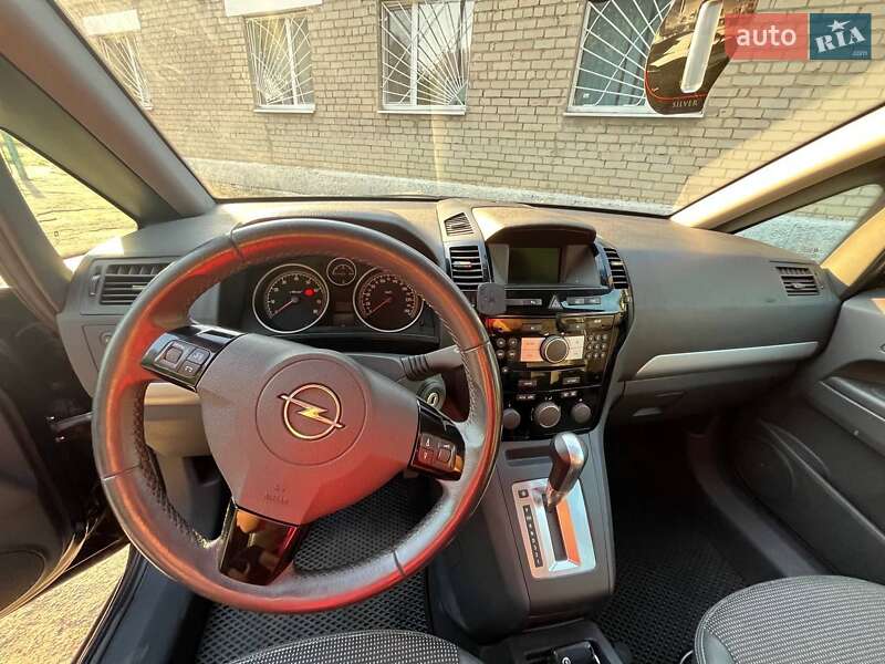 Минивэн Opel Zafira 2008 в Першотравенске