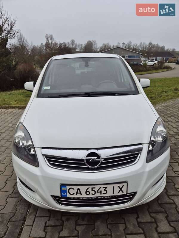 Минивэн Opel Zafira 2011 в 