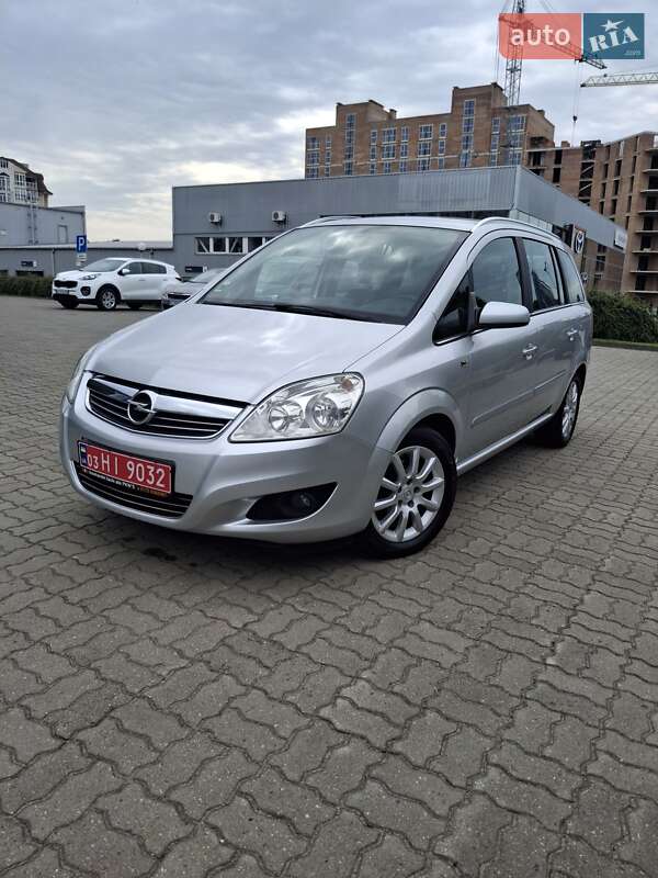 Минивэн Opel Zafira 2009 в Луцке