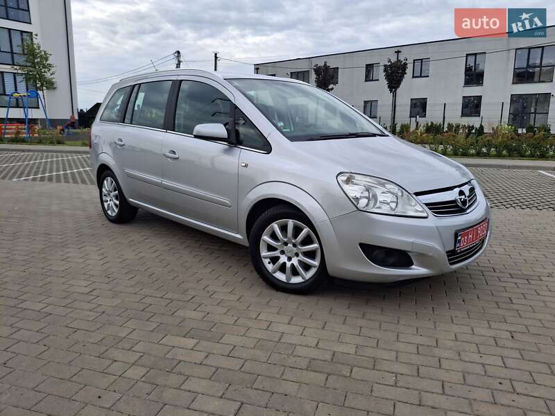 Минивэн Opel Zafira 2009 в Луцке