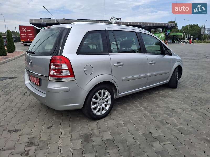 Минивэн Opel Zafira 2009 в Луцке