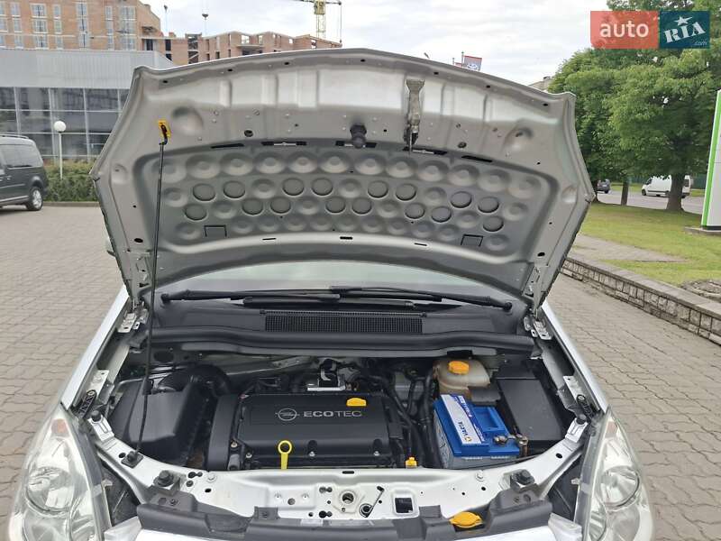 Минивэн Opel Zafira 2009 в Луцке