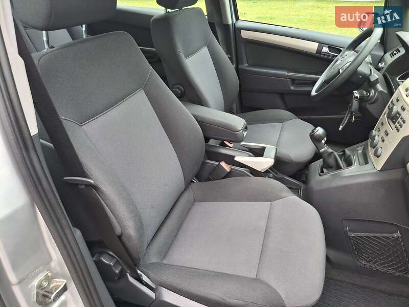 Минивэн Opel Zafira 2009 в Луцке